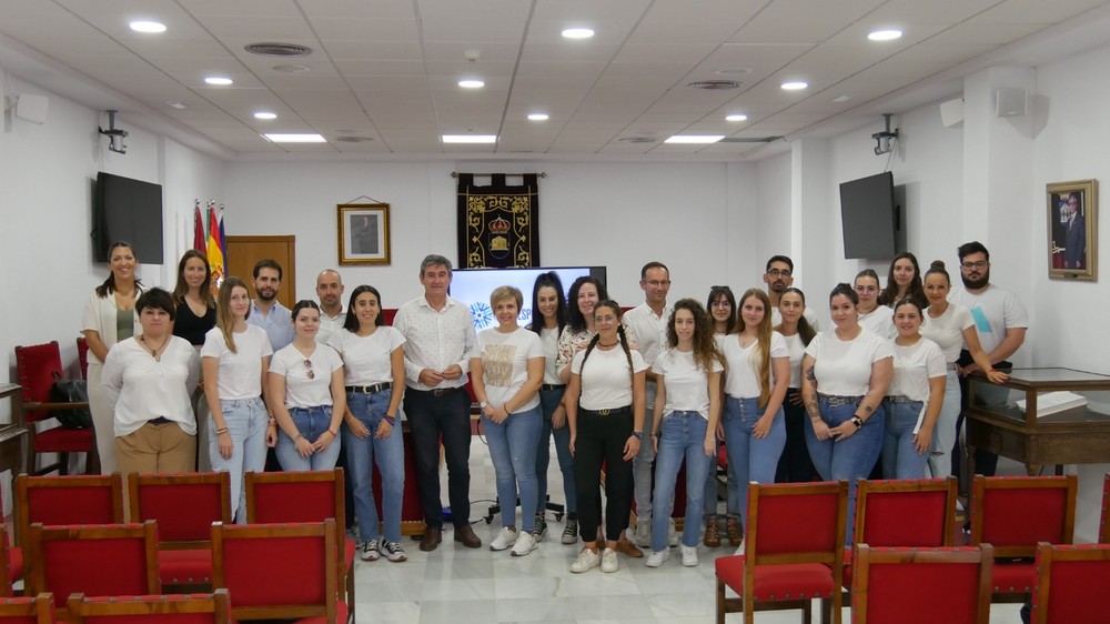 Manuel Cortés da la bienvenida a más de una veintena de abderitanos que trabajarán en el Plan Corresponsables