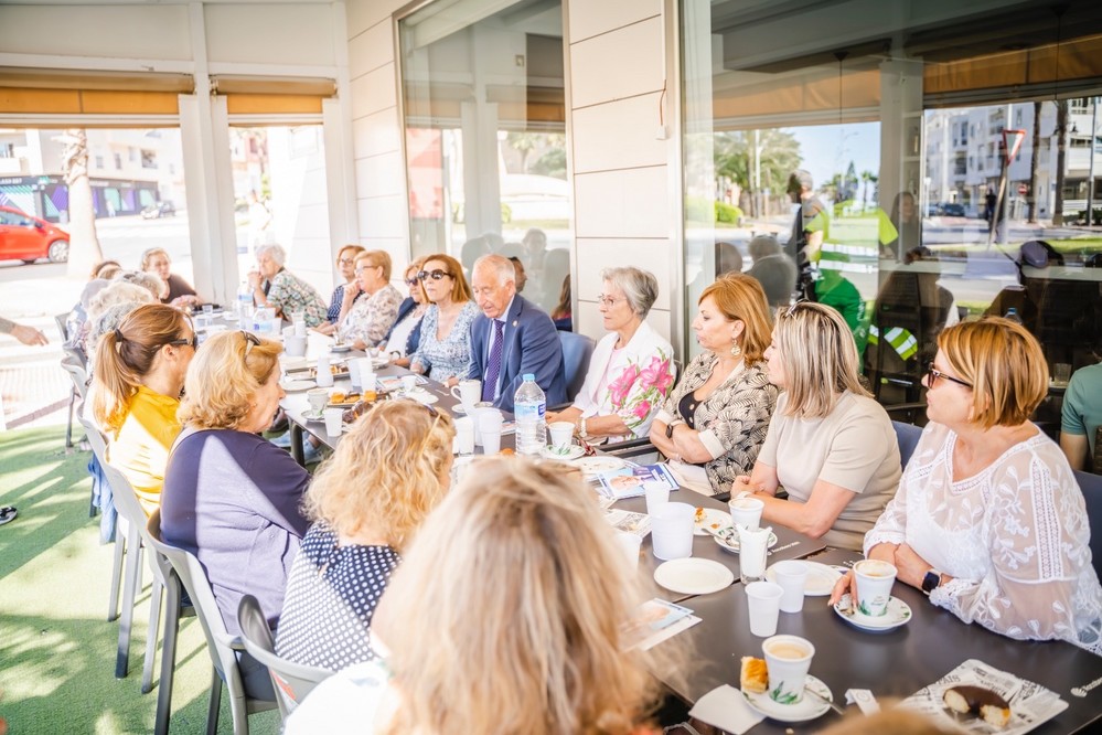 Amat se reúne con las asociaciones de mujeres del municipio