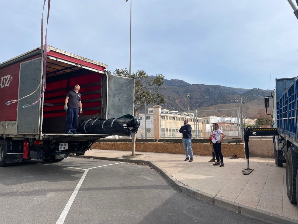 Nuevo césped artificial en las pistas de pádel de Dalías