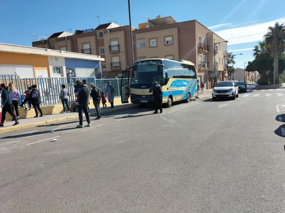 Los vehículos de transporte escolar, a examen en Vícar