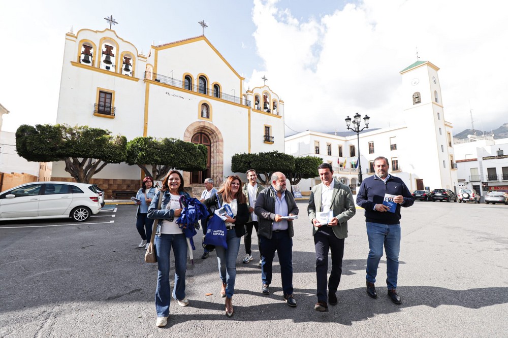 Javier A. García visita Dalías para apoyar la candidatura del popular Francisco Lirola
