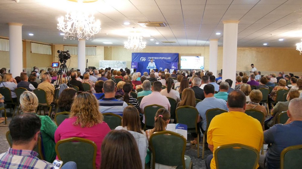 Un gran bulevar, ampliar su colegio y mejorar instalaciones deportivas, proyectos de Manuel Cortés para La Curva