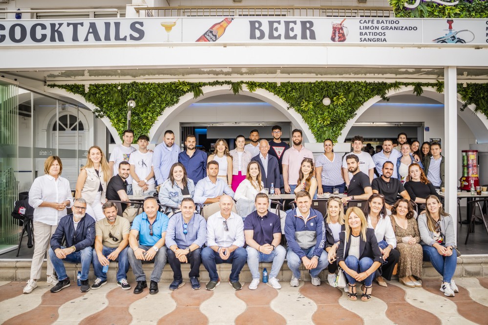 Amat destaca la importancia de los jóvenes para seguir trabajando en beneficio de Roquetas de Mar