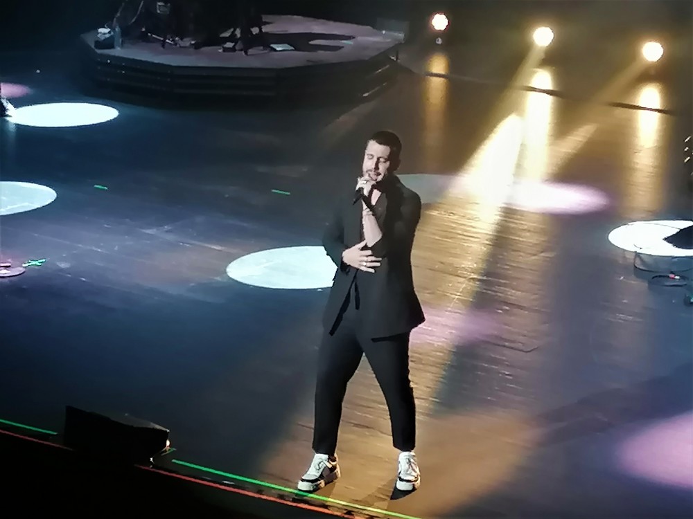 Antonio José ofrece un concierto inolvidable con sus mejores temas en el Auditorio de Roquetas de Mar