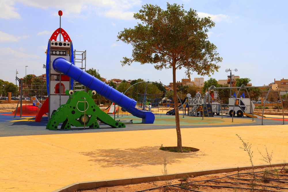 Recta final de las obras del ‘Gran Parque de las Familias’ con la plantación de 350 nuevos árboles que se suman a los existentes, 33.000 plantas y una superficie de césped de 3.800 m2