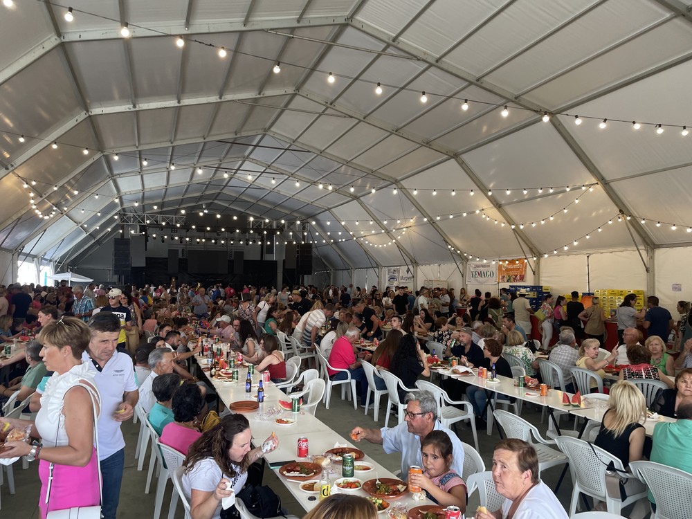 La Caseta Municipal de Santa María del Águila acoge la degustación de 4.000 huevos y 300 kilos de chorizo