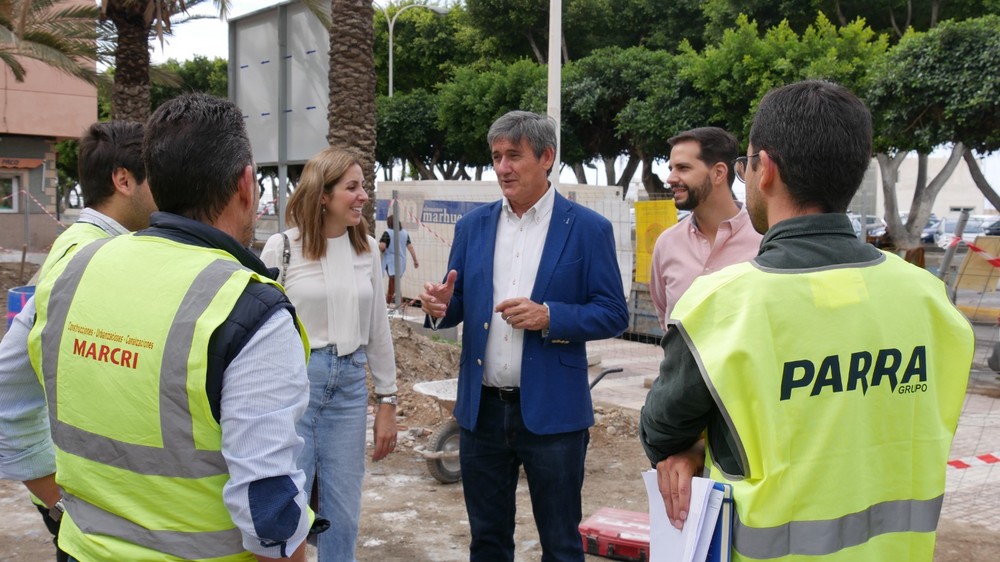 Manuel Cortés realiza una visita técnica a las obras del Parque de La Isla que encaran ya su recta final