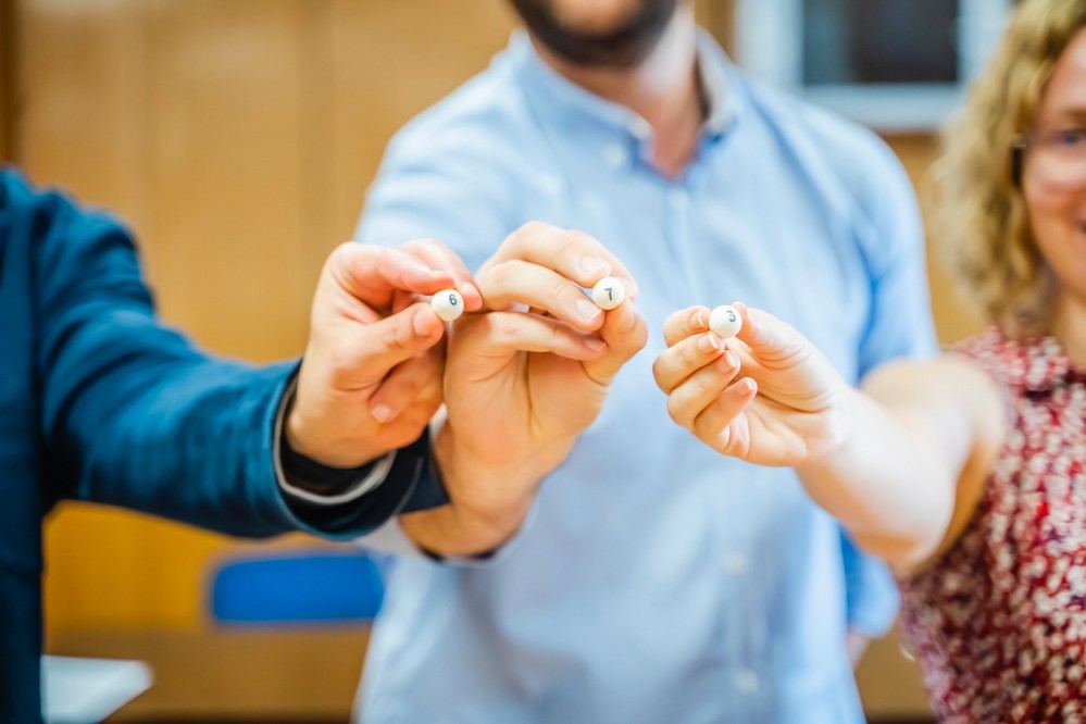 Sorteo para adjudicar las 254  plazas  para alumnos de la Escuela de Música, Danza y Teatro de Roquetas