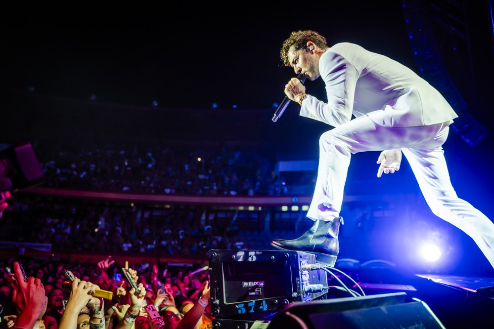 David Bisbal hace un repaso de sus grandes temas en  su concierto en la plaza de Toros de Roquetas de Mar