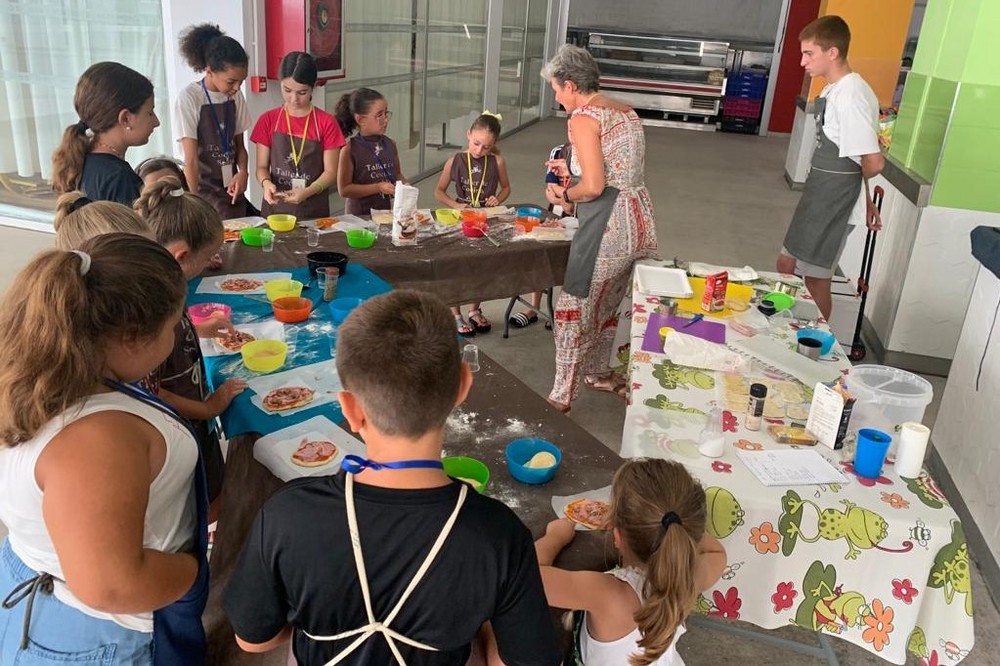 Finalizan los Talleres de Cocina de Verano para niños y niñas en Adra con gran participación