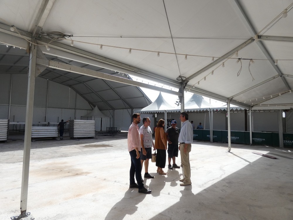 Manuel Cortés supervisa los últimos trabajos en el Recinto Ferial ante el inminente arranque de la Feria de Adra 2023