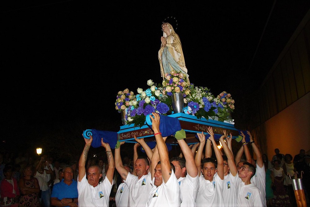 La Gloria celebra sus fiestas en honor a la Virgen del Lourdes los días 8, 9 y 10 de septiembre