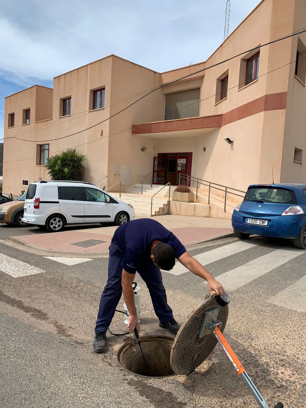 Dalías lleva a cabo el segundo plan de limpieza del alcantarillado de Dalías y Celín