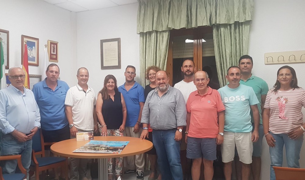 El Ayuntamiento de Dalías cierra todos los detalles con las peñas coheteras