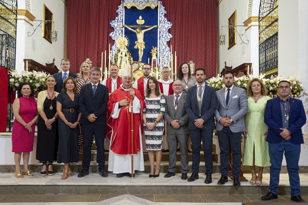 El Ayuntamiento de Adra entrega la Medalla de la Ciudad al Santísimo Cristo de la Expiración en su IV Centenario