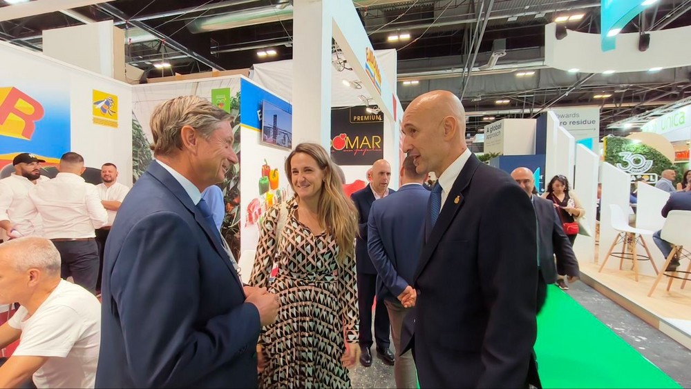 VOX visita Fruit Attraction para apoyar a la agricultura almeriense ante la alarmante situación que atraviesan