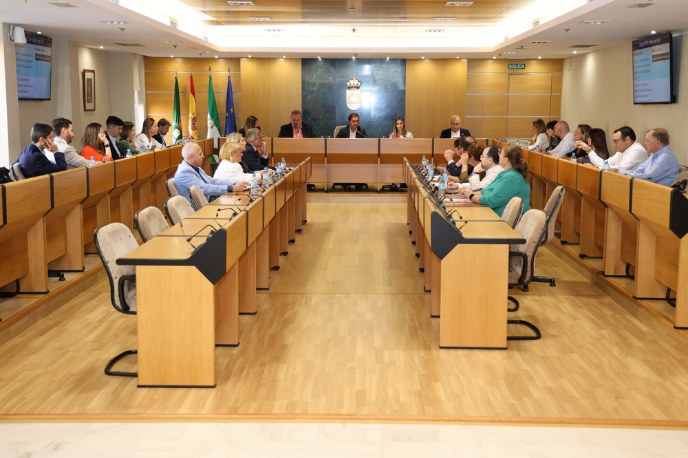 El Pleno pide por unanimidad al Gobierno de España que aplique la excepcionalidad al problema de la playa de Balerma para evitar demoras en la ejecución de la solución