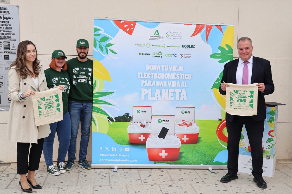 ‘Dona vida al planeta’ llega a El Ejido para concienciar sobre el reciclaje de aparatos electrónicos y eléctricos