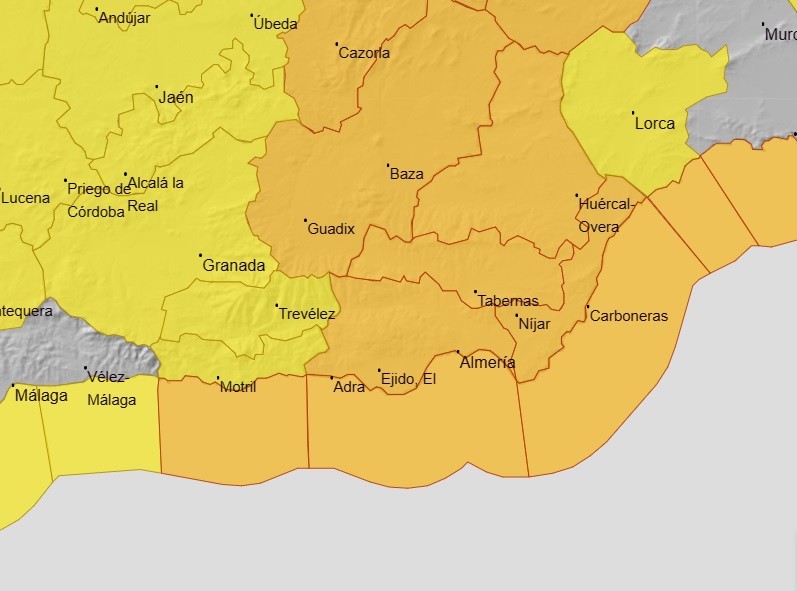 Aviso naranja por viento y costeros en la comarca del Poniente y el resto de la provincia