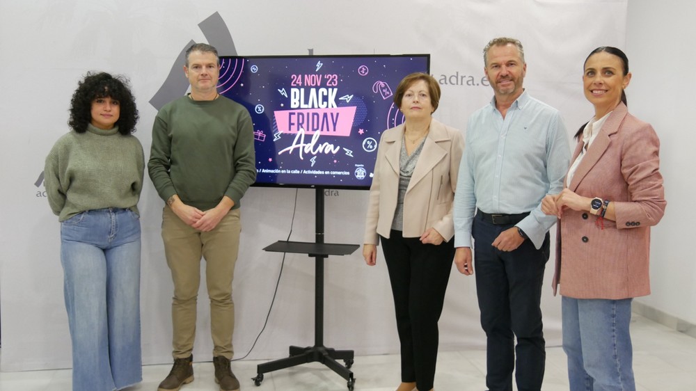 El comercio local de Adra celebra el Black Friday con descuentos, sorpresas y la mejor animación