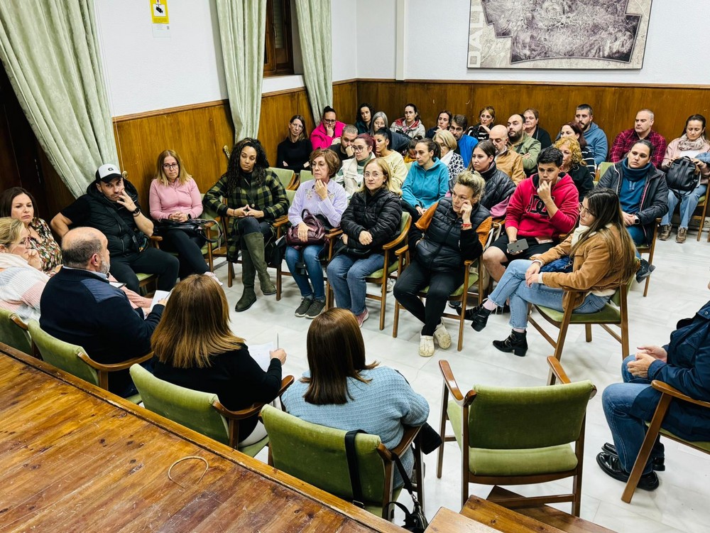 El Ayuntamiento de Dalías se reúne con el tejido comercial del municipio