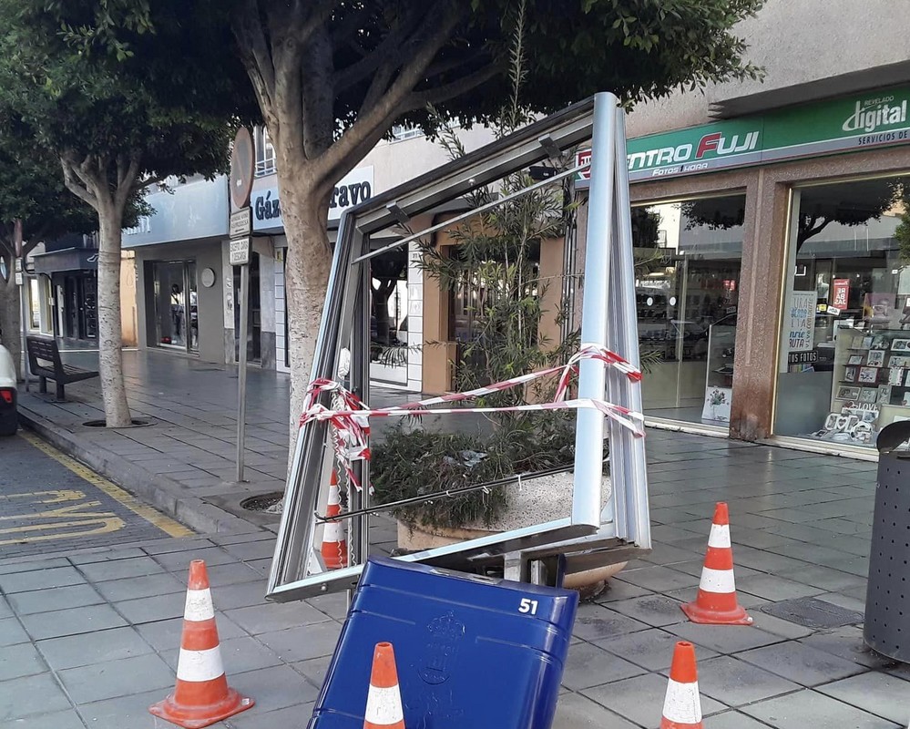Detienen al conductor que provocó graves daños en el Bulevar de El Ejido