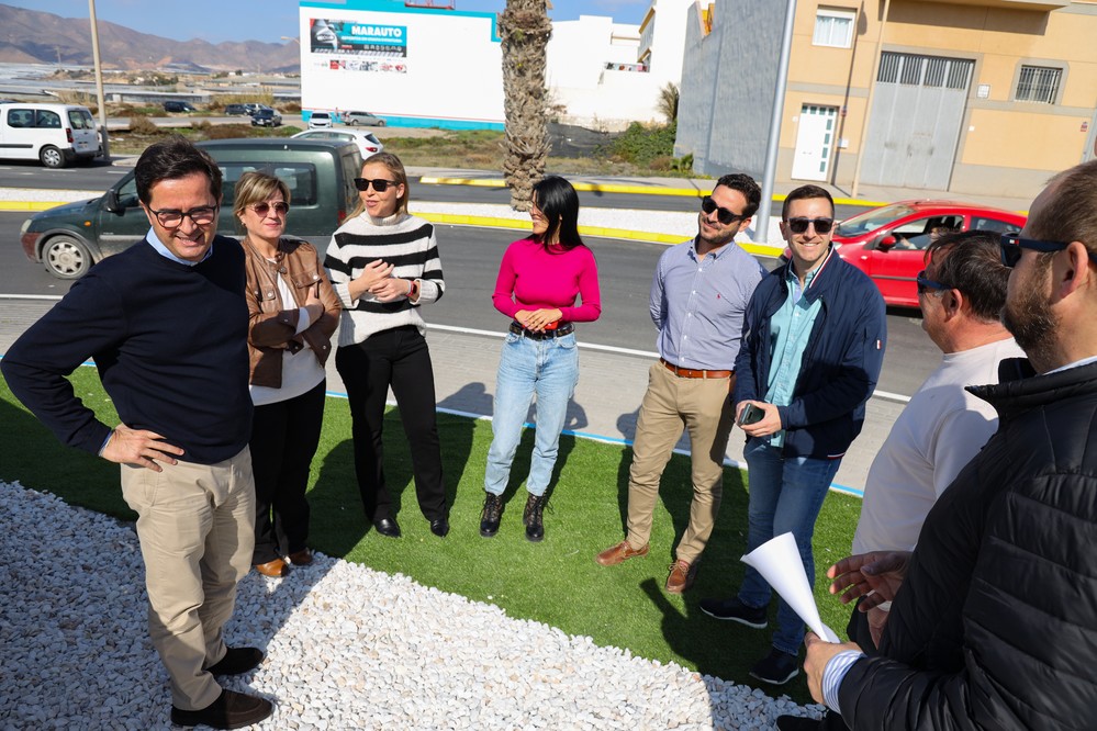 Balerma gana en seguridad vial y fluidez del tráfico gracias a una nueva glorieta que el Ayuntamiento ha construido en su acceso principal