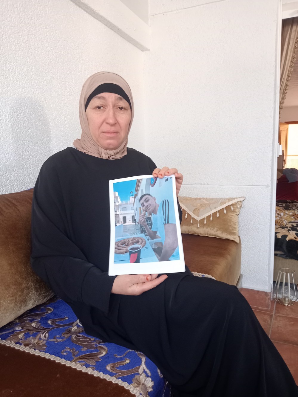 La madre de Adil denuncia que su hijo fue captado por el narco en Balerma para hacer de petaquero