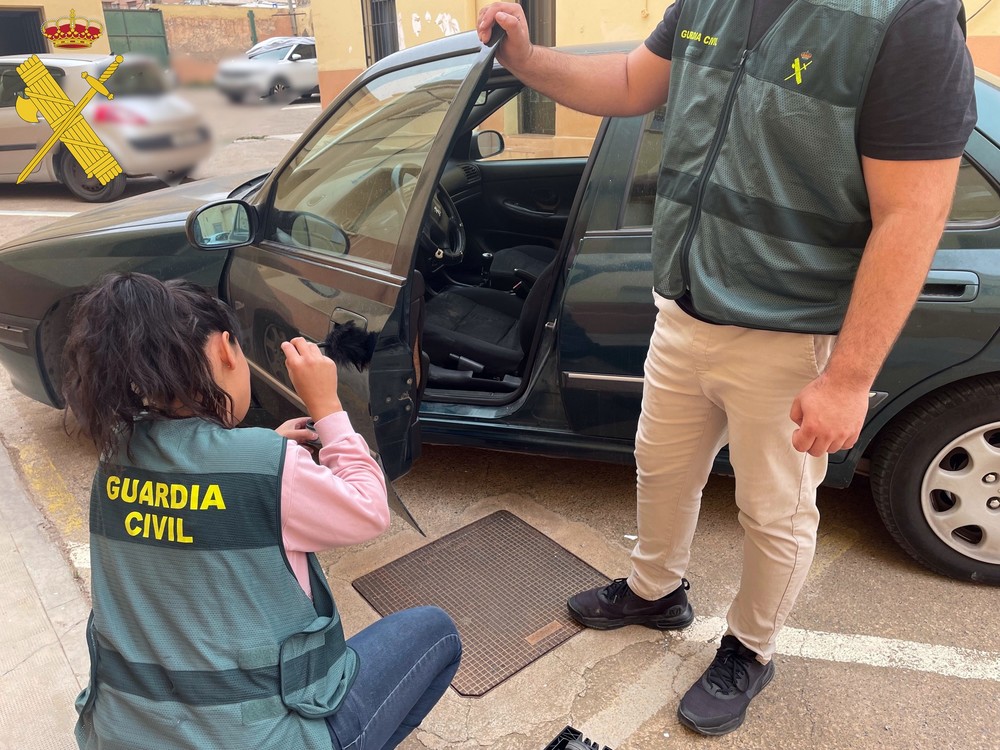 La Guardia Civil detiene en Roquetas de Mar a un individuo especializado en forzar y sustraer vehículos