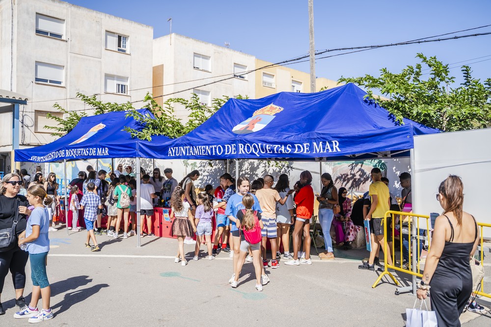 El CEIP Las Lomas de Roquetas de Mar organiza su tradicional mercadillo solidario a beneficio de la asociación Asperger