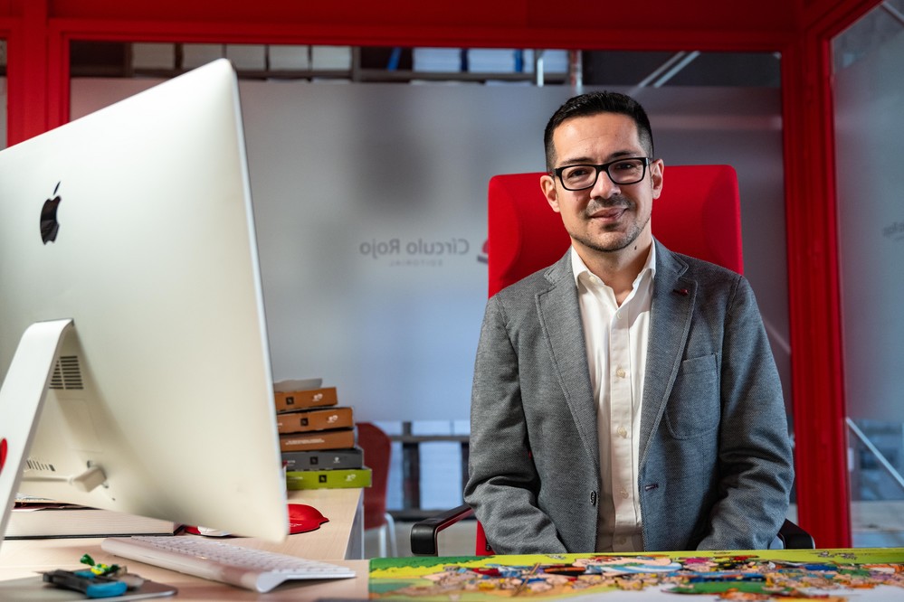 “Cada día vendemos más de 500 libros de nuestros autores, una locura”