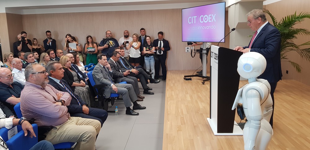 Juanma Moreno  inaugura el Centro de Innovación Tecnológico de COEXPHAL, 9.000 m2 de innovación y transferencia para el sector hortofrutícola