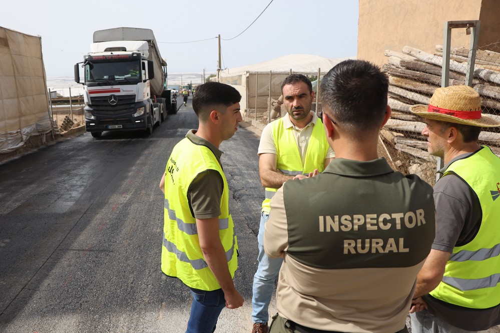 A punto de finalizar las obras de mejora y reparación del camino de Las Palmerillas