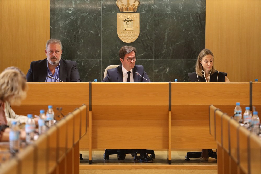 El equipo de gobierno llevará a pleno una moción para mostrar su malestar con el MITECO por la negativa a remitir el estudio de alternativas para la Playa de Balerma