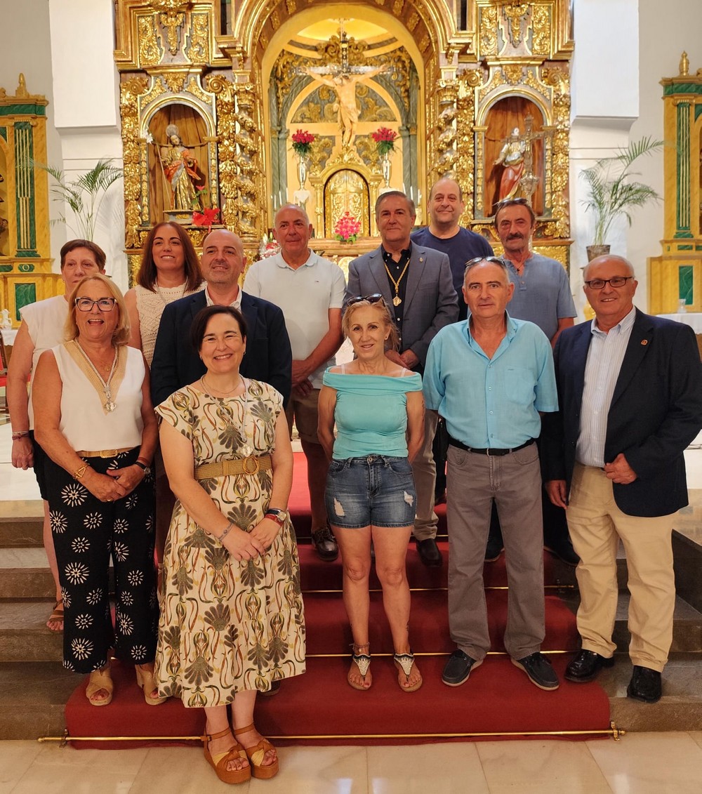 Órgiva coloca la placa que señala el camino de los peregrinos del Cristo de la Luz