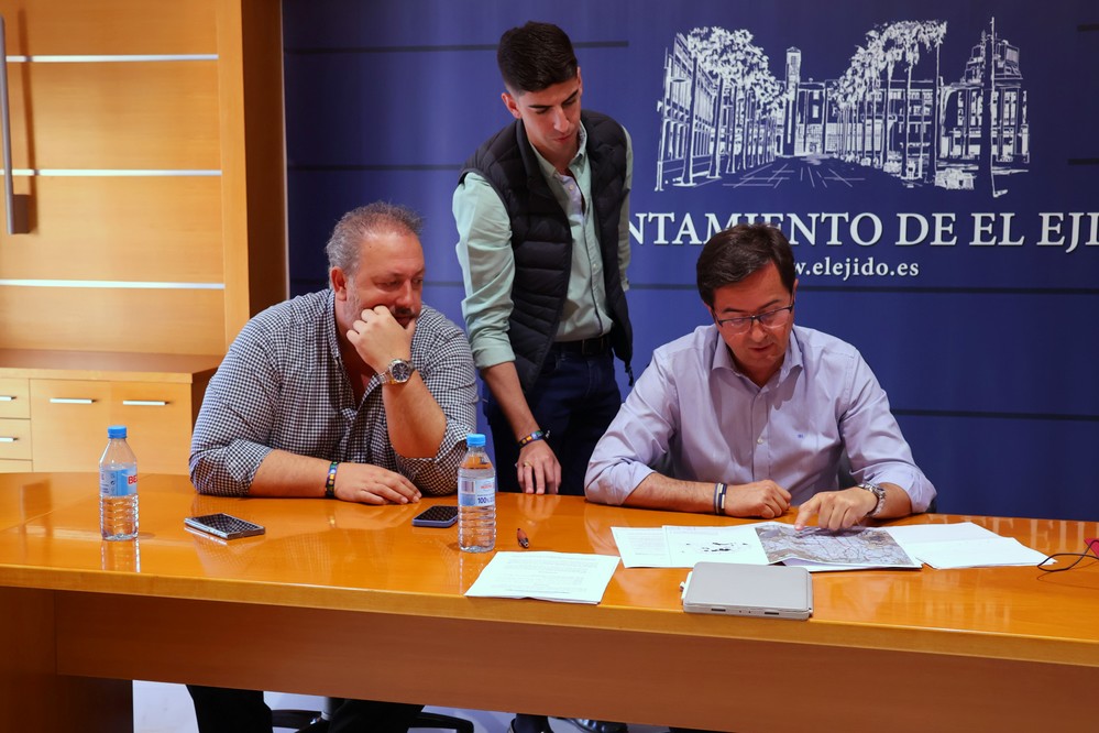 El alcalde de El Ejido pide al secretario de Estado más medios personales y materiales para garantizar la seguridad en el campo