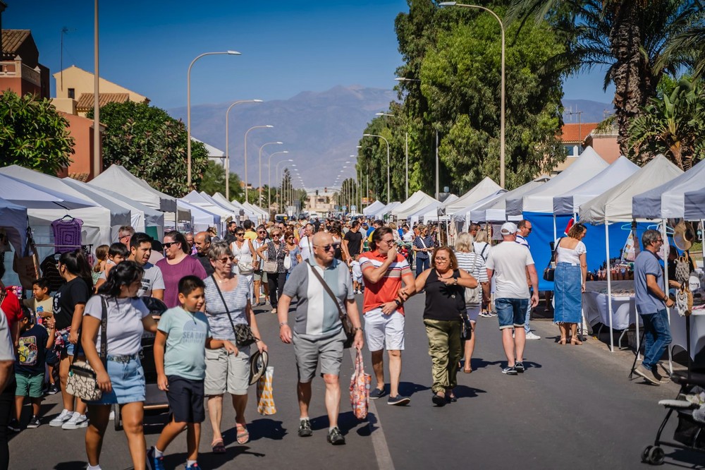 Roqueteros y visitantes disfrutan de una jornada festiva con la celebración de la tradicional Feria del Turismo