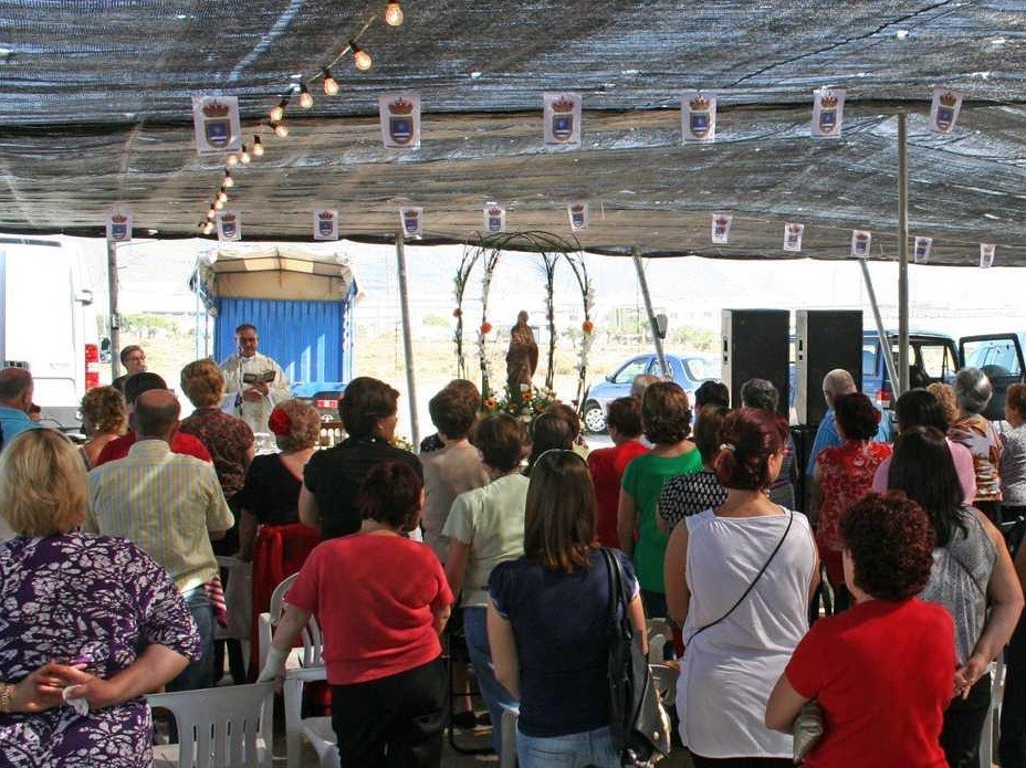 La barriada de El Cosario saca el domingo en romería a la Virgen María