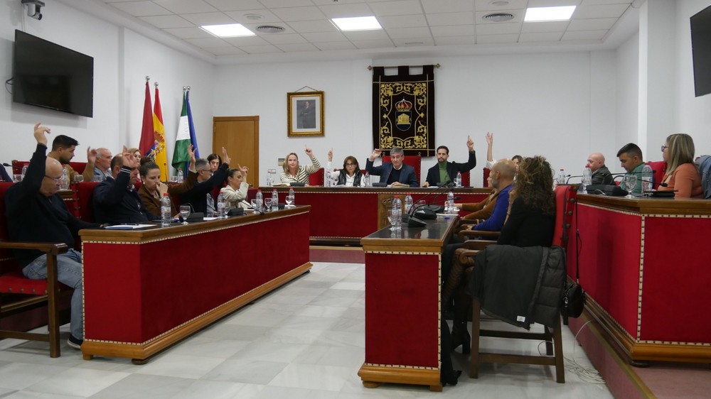 Adra reorganiza su presupuesto y destina más recursos a reforzar limpieza y mantenimiento de la ciudad