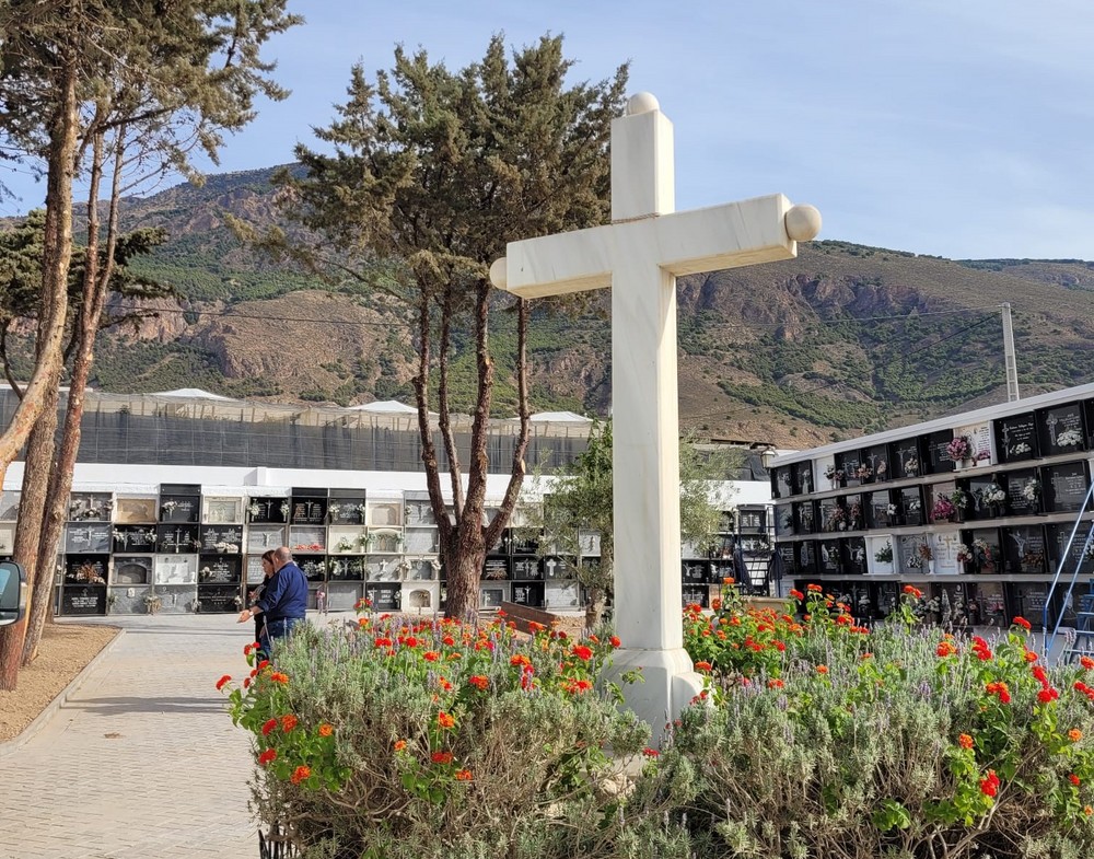 El Ayuntamiento de Dalías amplía horarios del Cementerio por el Día de Todos los Santos