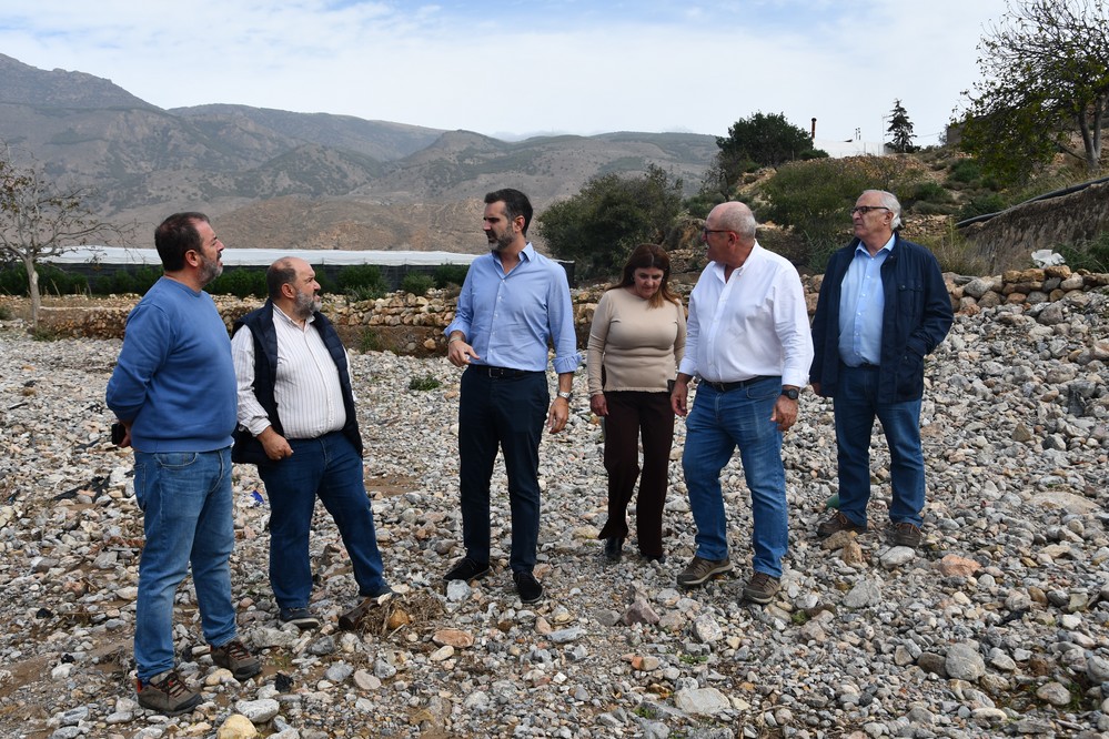Fernández Pachecho visita Dalías y comprueba in situ los daños provocados por la DANA