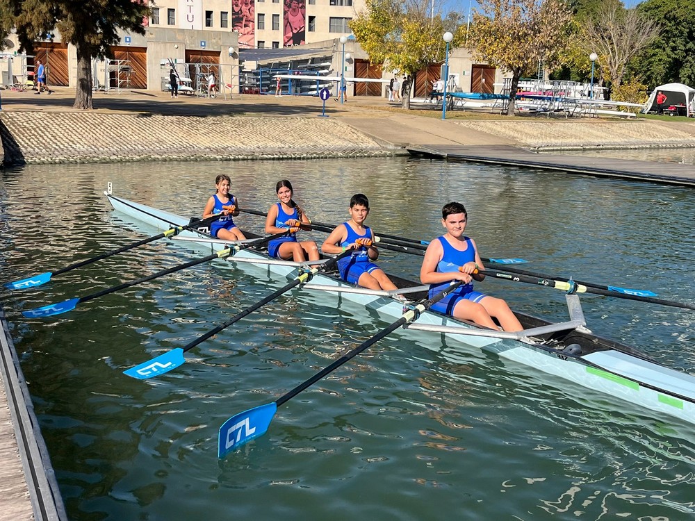 Nueve oros, cinco platas y un bronce para Tiempo Libre en la Copa Andalucía de remo