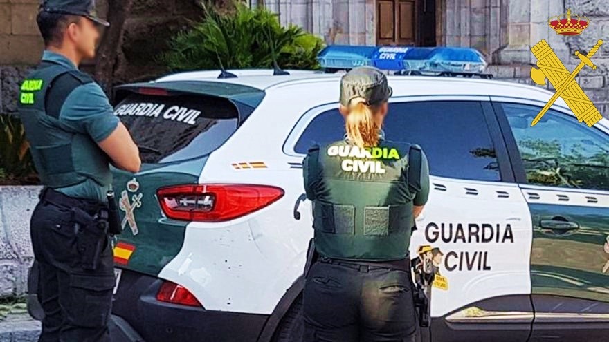 Un menor causa heridas a cuatro personas al disparar con un arma de aire comprimido desde su vivienda en Roquetas de Mar