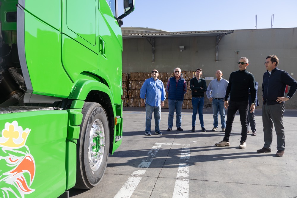 Un nuevo tráiler sale de El Ejido hasta Valencia para repartir ayuda