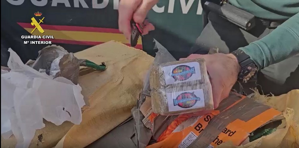La Guardia Civil incauta una tonelada de hachís en un desembarco en Punta Entinas
