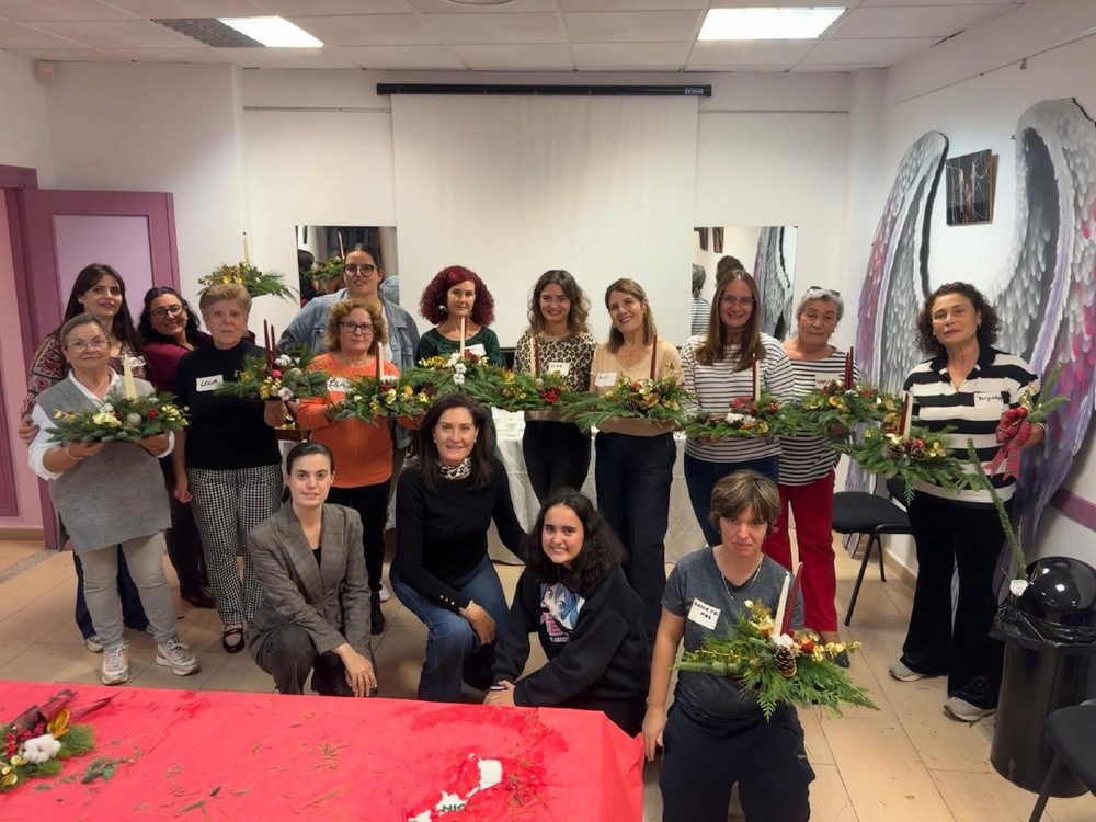 Talleres creativos en el Centro Municipal de Información a la Mujer con motivo de la Navidad