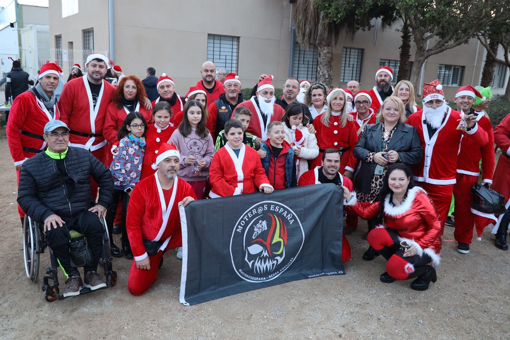 Una 'papanoelada motera' lleva la ilusión a la Residencia Geriátrica ‘Ciudad de El Ejido’ y al Centro de Atención Temprana de la Asociación Murgi