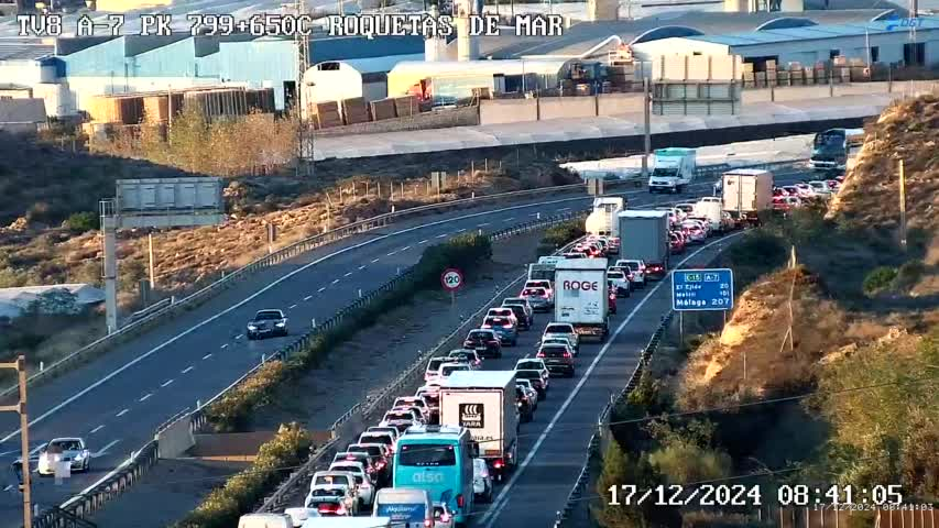 Un accidente provoca retenciones de hasta cinco kilómetros en la A7