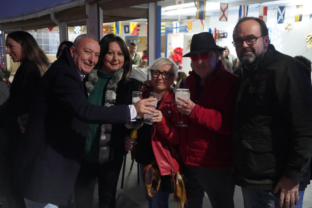 El Club Náutico de Almerimar organiza una animada tarde navideña con una Zambomba Flamenca
