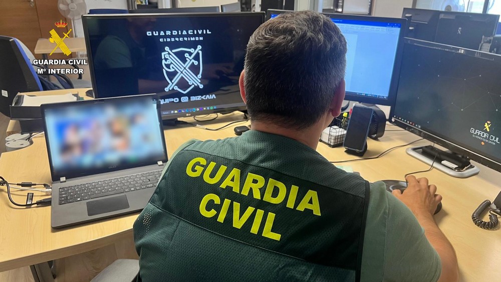 Cae una banda especializada en extorsiones sexuales online